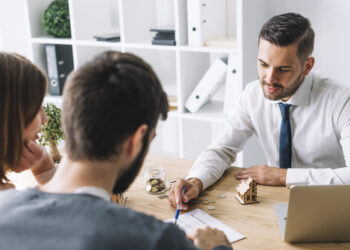 Dove si registra il contratto di affitto e quale documentazione portare