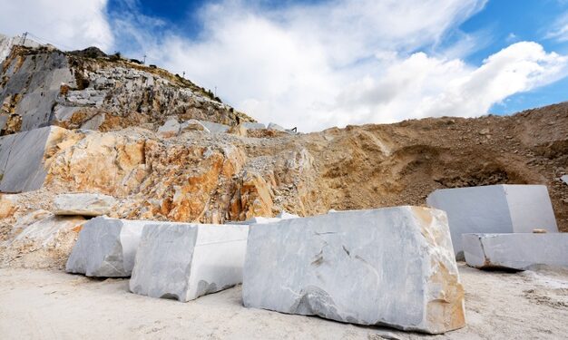 Le varie tipologie di marmo, dal verde di Prato fino al rosso di Sicilia