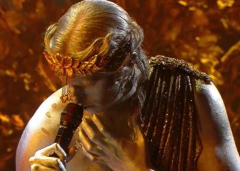 Sanremo 2021, Achille Lauro dorato con Emma e Monica Guerritore