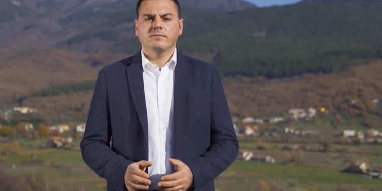 Scrisse ‘w il duce’ in un post, Pd chiede dimissioni capogruppo Lega