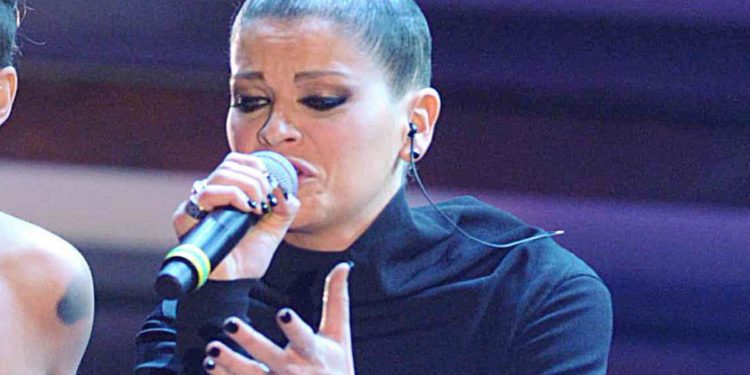 Sanremo 2021, Alessandra Amoroso ospite stasera al Festival