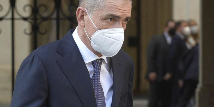 Covid, positivo sottosegretario Costa: “Sto bene, sintomi lievi”