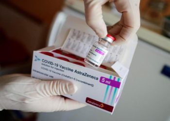 AstraZeneca, Ema: “Benefici vaccino superano rischi”