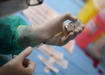 AstraZeneca, dubbi Usa: “Forse dati vecchi su efficacia vaccino”