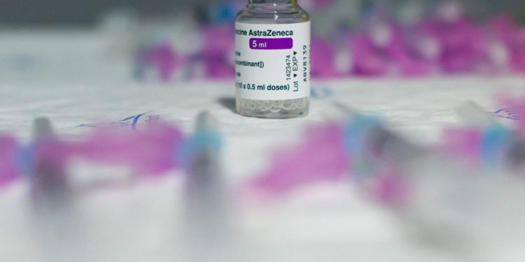 AstraZeneca, le news: Italia in attesa dell’Ema, ultime notizie