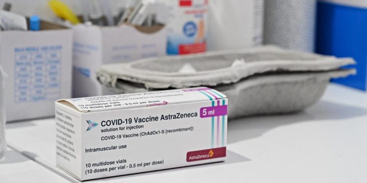 AstraZeneca, Dombrovskis: “Molto lontana da target consegna”