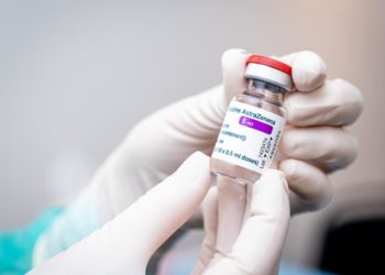 Vaccino Astrazeneca, Cavaleri (Ema): “Efficace e sicuro”