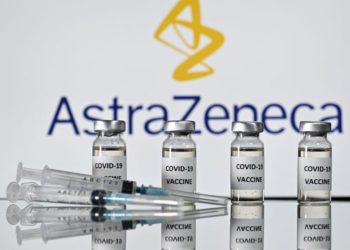 AstraZeneca dopo ok Ema: “Vaccino non aumenta rischio trombosi”