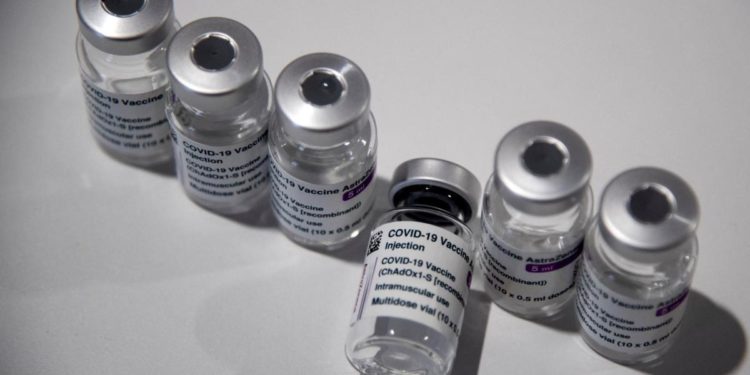 AstraZeneca, Ema: “Vaccino e trombosi, non provato nesso”