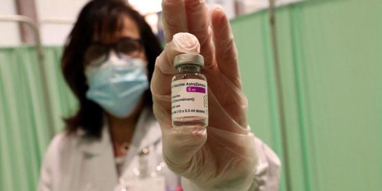 AstraZeneca e via libera Ema: cosa dicono gli esperti