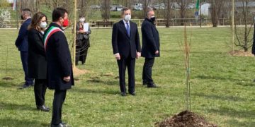 AstraZeneca, Draghi: “Piano vaccinazione non rallenterà”