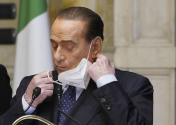 Covid, Berlusconi: “Riapertura lontana, stagione sacrifici non è finita”