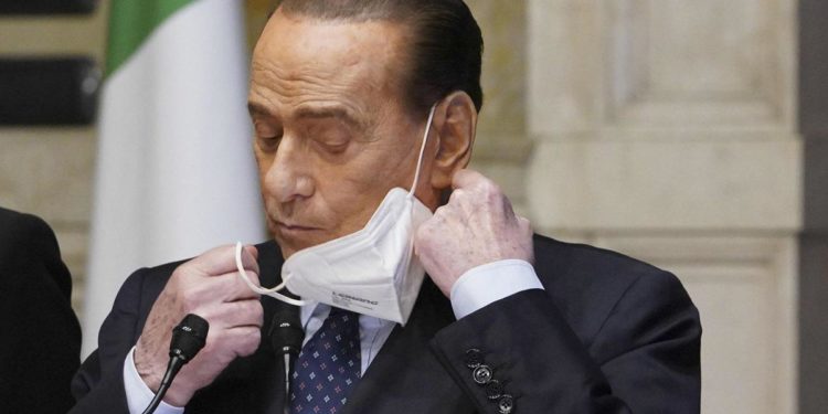Covid, Berlusconi: “Riapertura lontana, stagione sacrifici non è finita”