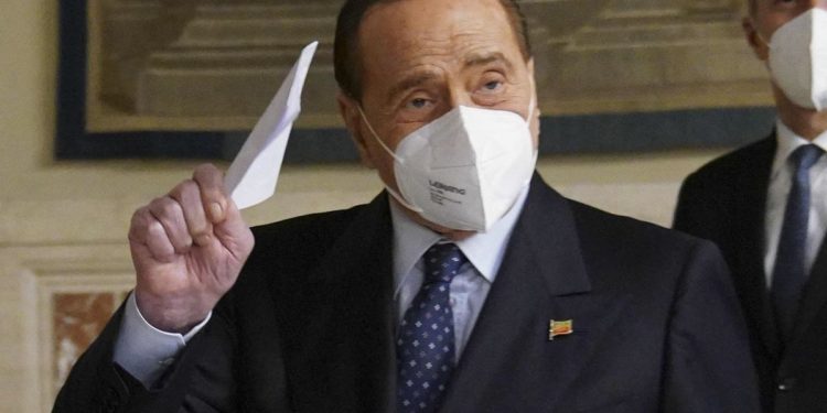 Fi, Berlusconi: “Non siamo come Pd o M5S, no a divisioni”