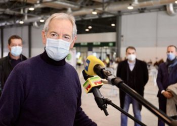 Vaccini Lombardia, Bertolaso: “Caos limitato, 33mila dosi al giorno”