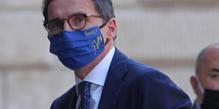 Covid, Boccia: “Lombardia in ginocchio, come la Calabria”