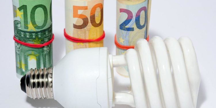 Decreto Sostegno 2021, sconto bollette elettriche: ecco per chi