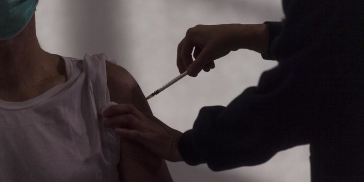 Vaccino italiano Takis, partita la sperimentazione