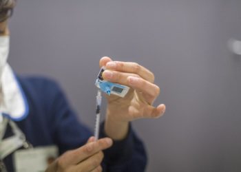 Covid, infettivologo Ieraci: “Sì a co-somministrazione con vaccino antinfluenzale”
