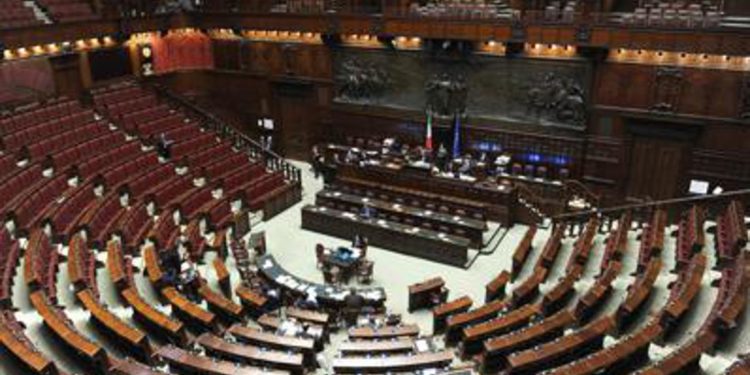 Camera, attacco hacker al sito web