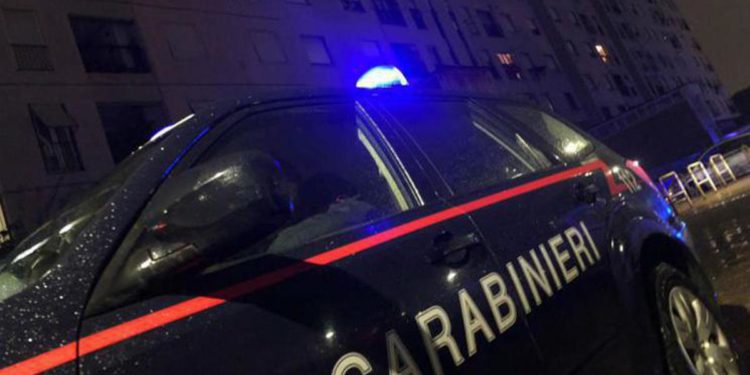 Gli rubano Rolex, li insegue in auto e li sperona: 2 rapinatori morti