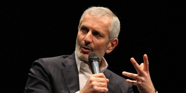 Vaccino Covid, Carofiglio: “Io volontario per quello italiano”