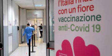 Piano vaccini, oggi il vertice governo-Regioni