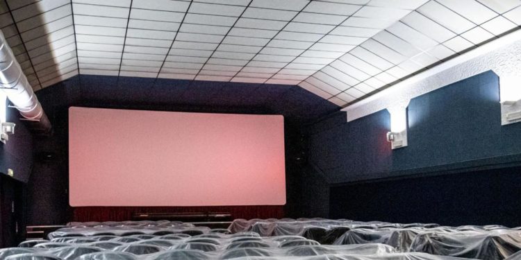 Covid, Vaia: “Dopo Pasqua riaprire cinema e teatri”