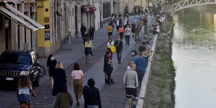 Covid Italia, Bonaccini: “Stretta weekend potrebbe essere sufficiente”