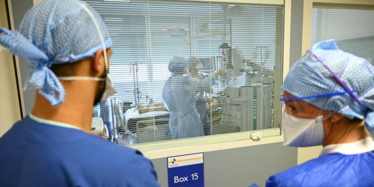 Covid Francia, “epidemia fuori controllo”