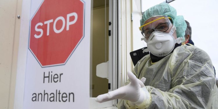 Covid Germania, contagi in lieve calo: 9.557 nuovi casi in un giorno