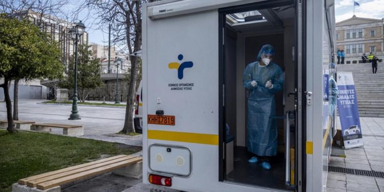 Covid, morto neonato di 37 giorni: choc in Grecia