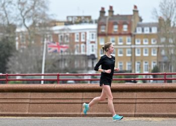 Covid Gb, verso allentamento restrizioni