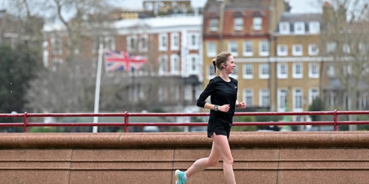 Covid Gb, verso allentamento restrizioni