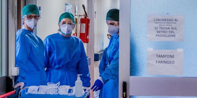 Covid Lazio, 1.399 contagi e 13 morti. Roma sotto 600 casi