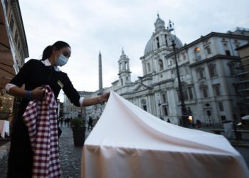 Roma, “fino a giugno tavolini all’aperto gratuiti per ristoranti e locali”
