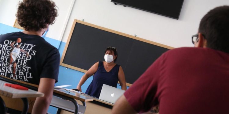 Scuola, Bianchi: “Percorsi individuali, non tutti in classe fino al 30 giugno”