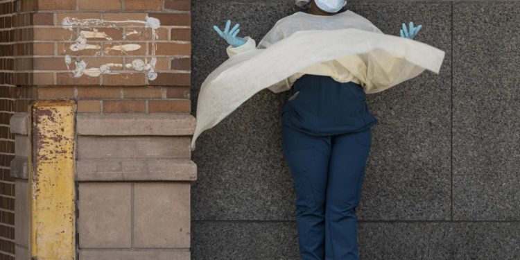 Covid Usa, meno di 50mila casi in un giorno: prima volta da ottobre