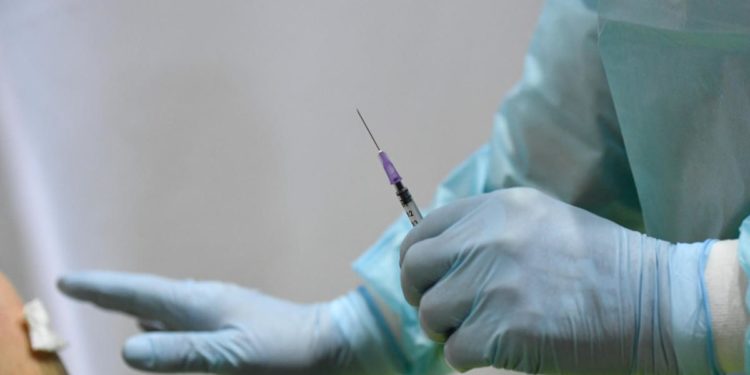 Covid, a Dubai l’Eldorado dei vaccini: vip a caccia del prezioso siero