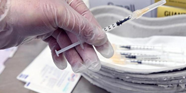 Vaccino covid Lazio over 70, via a prenotazioni: cosa serve, come funziona