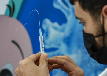 Covid Israele, metà popolazione ha ricevuto 2 dosi del vaccino