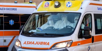 Covid Lombardia, oggi 5.210 contagi e 61 morti: bollettino
