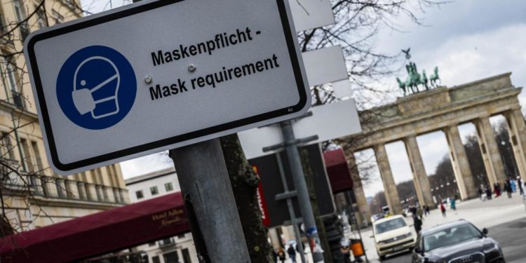 Covid Germania, oggi 9.872 nuovi casi e 43 decessi