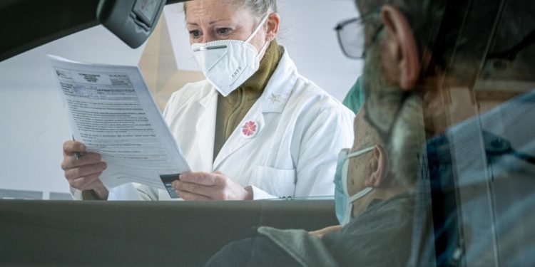 Covid Italia oggi, 12.916 contagi e 417 morti: bollettino 29 marzo