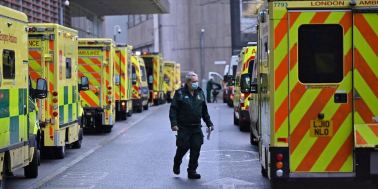 Covid Gb, crollo contagi: 5.455 casi, mai così pochi da settembre