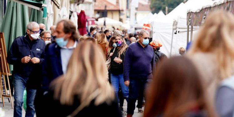 Covid Italia, Rt scende a 1.08