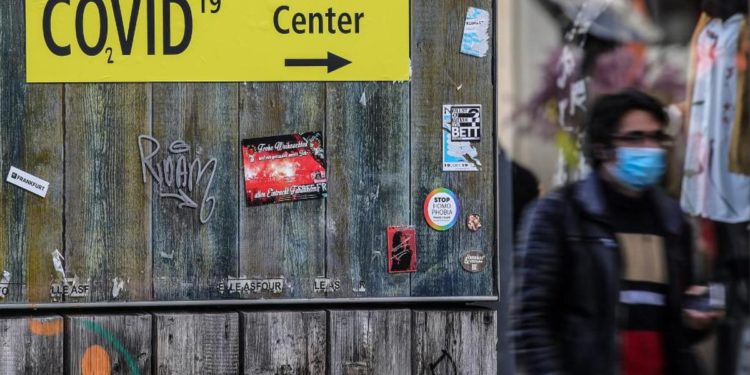 Covid Germania, 11.912 nuovi contagi in 24 ore: sale incidenza