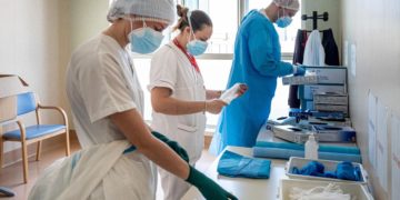 Vaccino, obbligo medici e infermieri: cosa dice Speranza