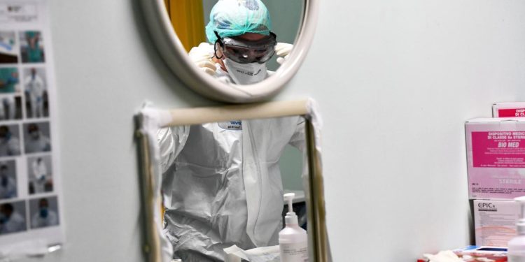 Covid Marche, Ancona zona rossa