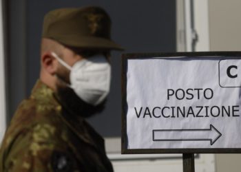 AstraZeneca “sicuro”, regioni pronte a ripartire con vaccinazioni